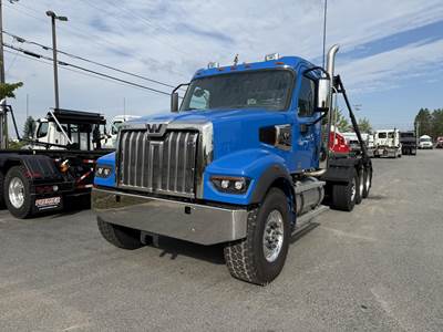 Western Star 49X Tri Axle Roll Off Truck - Detroit, 525HP, Automatic