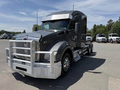 Kenworth T880 Sleeper Semi Truck - Paccar 510HP
