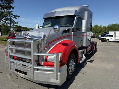 Kenworth T880 Sleeper Semi Truck