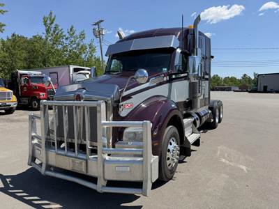 Kenworth T880 Sleeper Semi Truck - Paccar