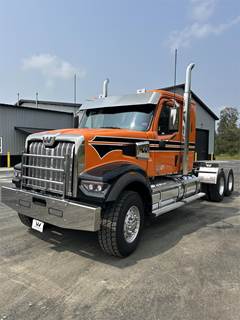 Western Star 49X Sleeper Semi Truck - 36" Flat Top Sleeper, Detroit 600HP, 18 Speed Manual