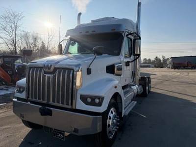 Western Star 49X Sleeper Semi Truck - Detroit 560HP, 18 Speed Manual