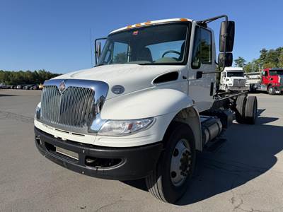 International DuraStar 4300 Stake Bed Truck