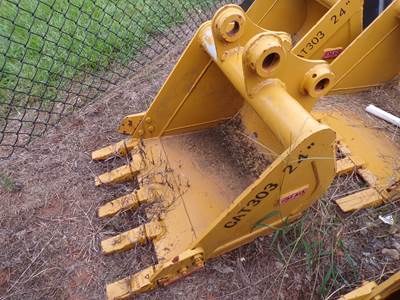 24" CAT 303 Excavator Tooth Bucket