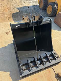 USA ATTACHMENTS 36" Tooth Bucket