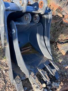 Sunward 35 Excavator - Bucket 21"