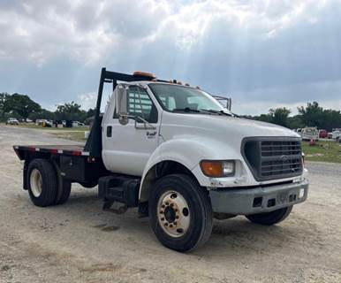 2000 Ford F-650 Flatbed Truck