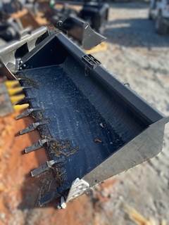 84" ITAKB84T Tooth Bucket w/ Side Cutters