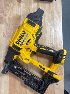 2023 DeWalt DCFS950 20V Max XR Cordless Fencing Stapler