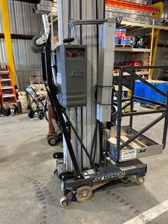 JLG 38AM Electric Man Lift
