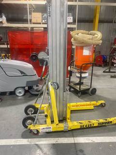 Sumner 2124 Material Lift