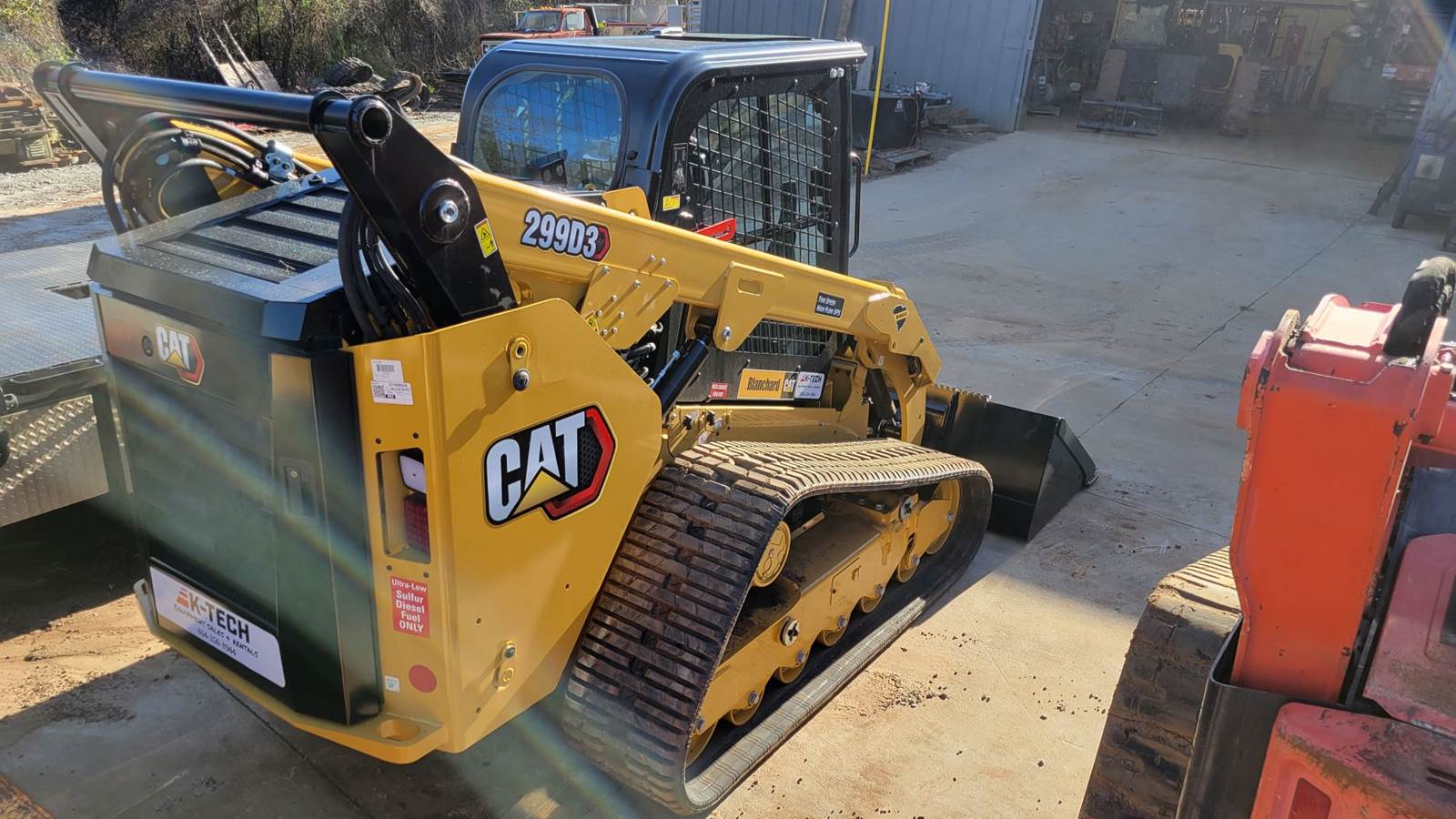 2023 Caterpillar 299D3 ACHF Skid Steer Bucket / Forks For Sale