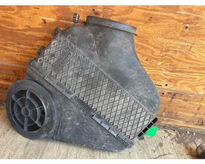 Freightliner Cascadia Air Cleaner / Air Filter Housing