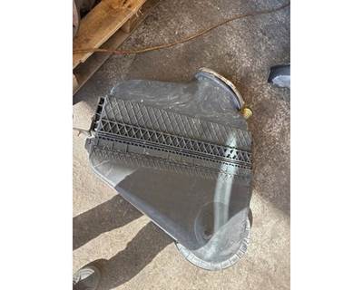 Freightliner Cascadia Air Cleaner / Air Filter Housing