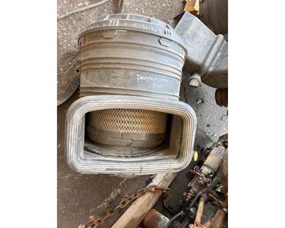 International LF627 Air Cleaner / Air Filter Housing