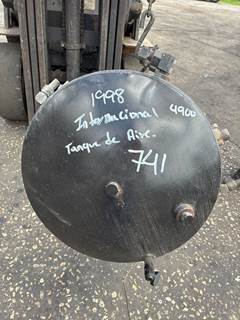 International 4900 Air Tank