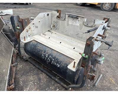 International LF687 Air Tank