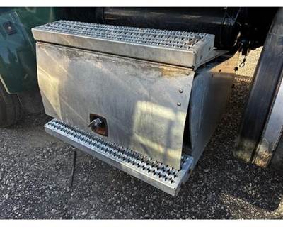 Battery Box for a Peterbilt 377