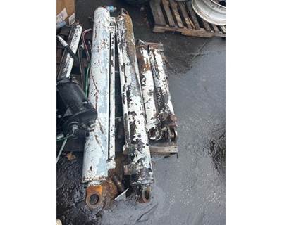 Peterbilt 320