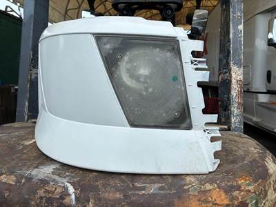 Volvo VNL Front Bumper for a Volvo Truck VNL