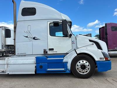 Volvo VNL Cab Assembly for a Volvo Truck VNL