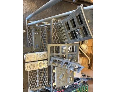 Volvo VNL Dashboard Assembly for a Volvo Truck VNL