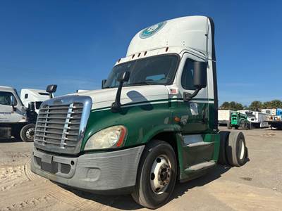 2016 Freightliner Cascadia 125 Day Cab Truck