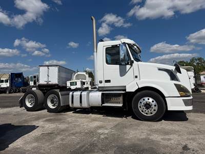 2016 Volvo VNL Day Cab Truck