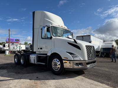 2020 Volvo VNL300 Day Cab Truck