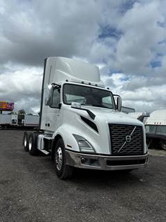 2020 Volvo VNL300 Day Cab Truck