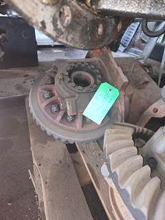 Meritor Front Differential for a Peterbilt 379