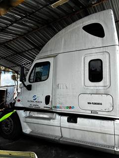 Freightliner Cascadia Front Door Assembly