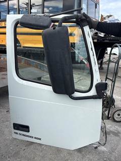 Volvo VNL Front Door Assembly for a Volvo Truck VNL