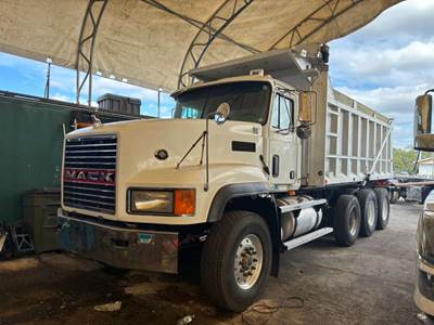 2001 Mack CL713 Dump Truck