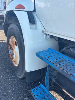 International MA025 Fender