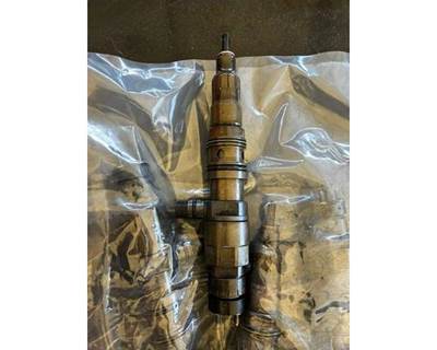 Detroit DD15 Fuel Injector for a Freightliner Cascadia