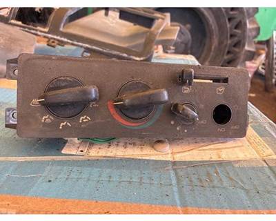 Heater / AC Temp Control for a Mitsubishi Fuso FE649
