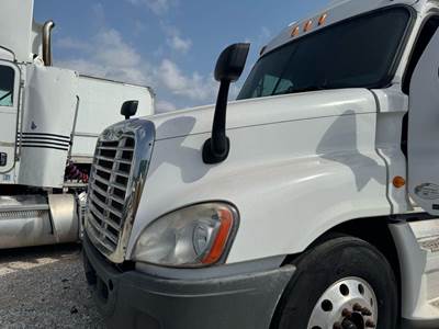 Freightliner Cascadia Hood