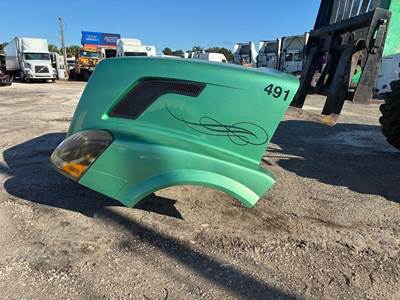 Volvo / WhiteGMC VNL Hood for a Volvo Truck VNL