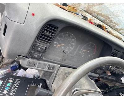 Instrument Panel Cluster for a Mitsubishi Fuso FE649