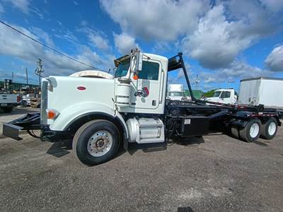 2012 Peterbilt 367 Roll Off Truck