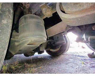 Freightliner Cascadia Tag / Pusher Axle