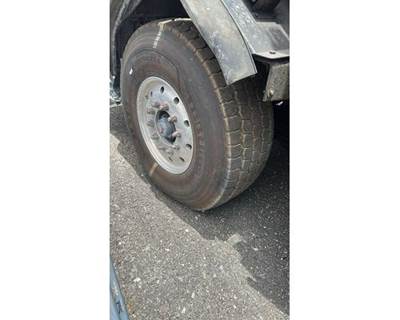 HUB PILOT 425/65r22.5 Tire & Rim