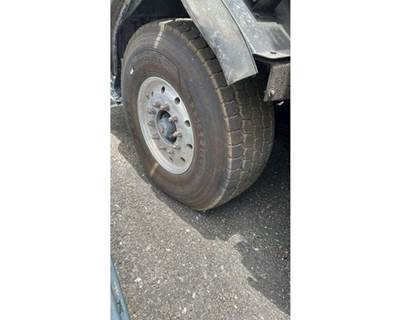 HUB PILOT Tire & Rim for a Peterbilt 320