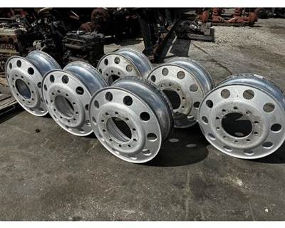 Volvo VNL Tire & Rim for a Volvo Truck VNL