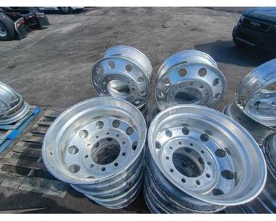 Volvo VNL Tire & Rim