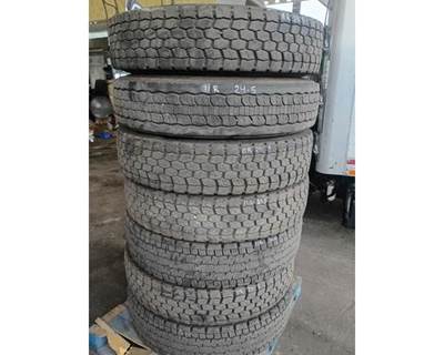 Peterbilt 320 Tire