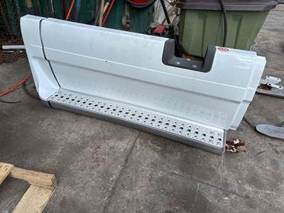 Freightliner Cascadia Truck Skirt