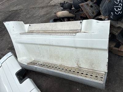 Freightliner Cascadia Truck Skirt