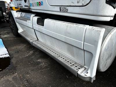 Freightliner Cascadia Truck Skirt